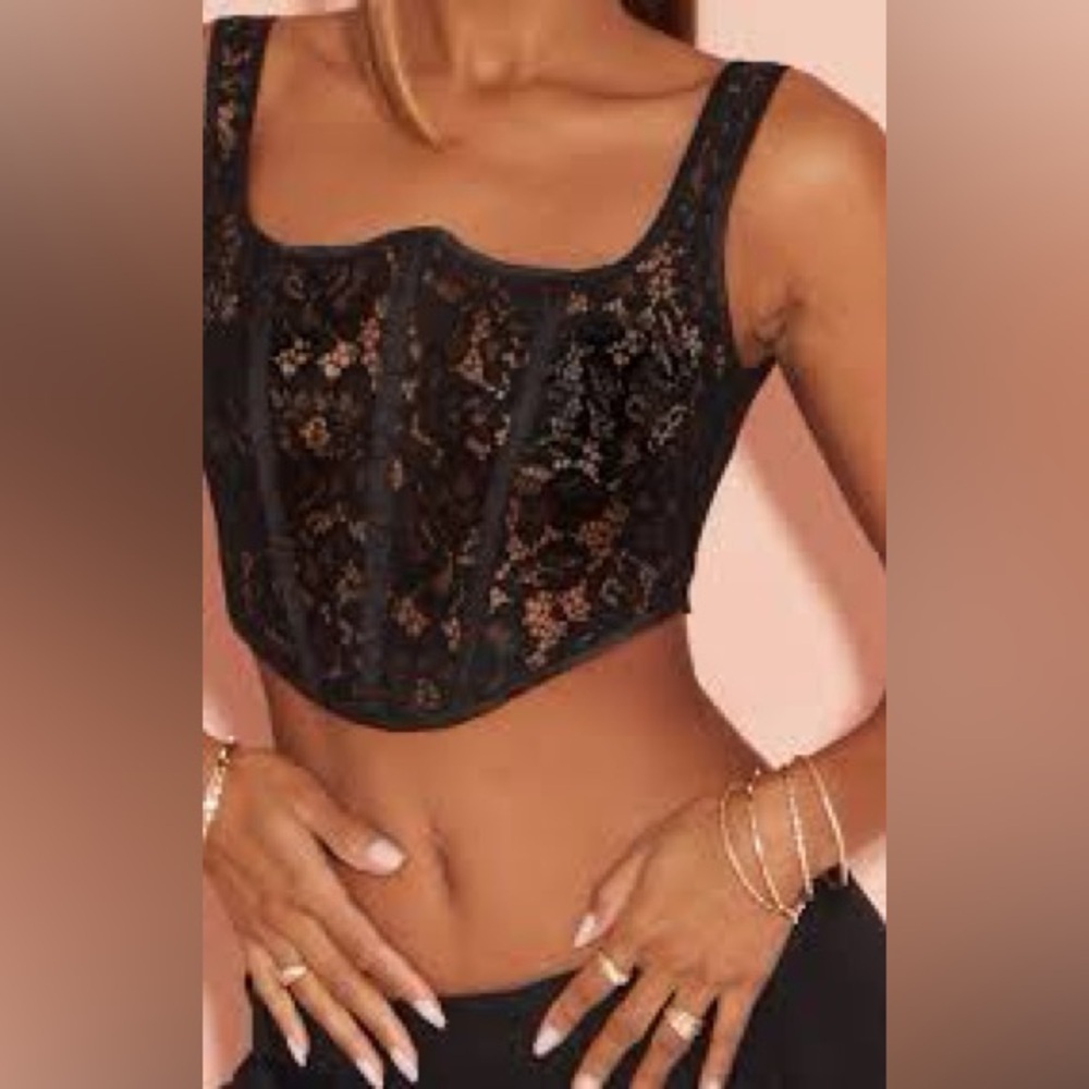 PrettyLittleThing Black Lace Pointed Bust Crop Top Corset - Picture 1 of 10